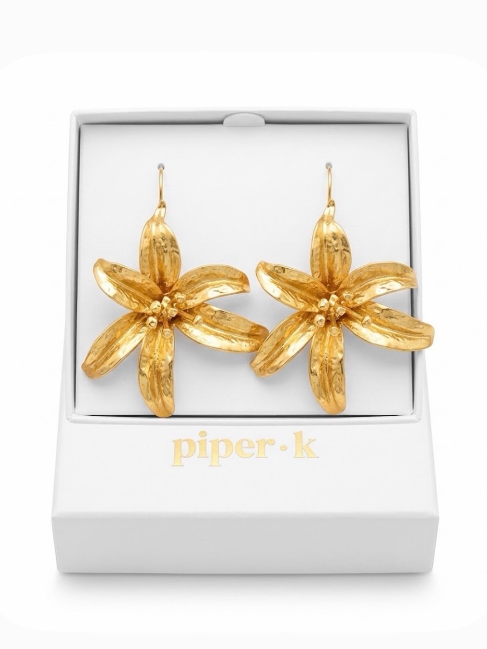 NWT ⚜️💛⚜️ Piper K Gold Toned 3 D Floral Earrings